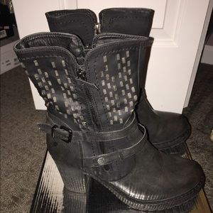Comfy moto boots