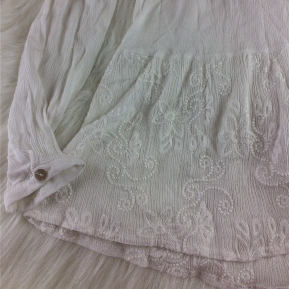 Altar'd State embroidered white long sleeve top - Picture 2 of 6