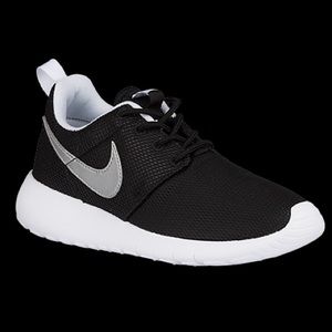 BRAND NEW Black Nike Roshes