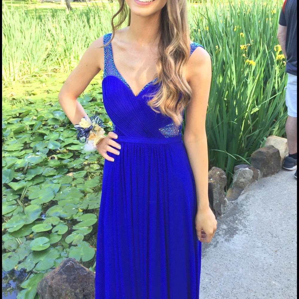 Beautiful blue prom dress!