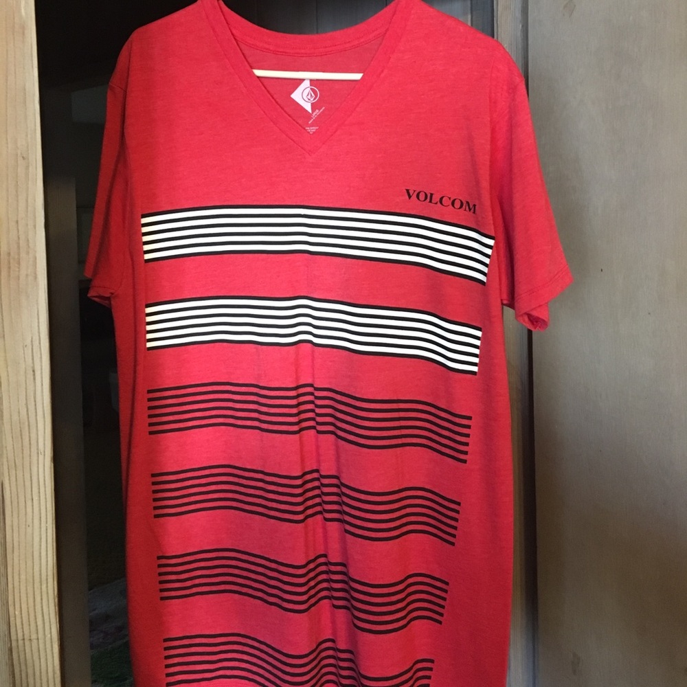 Volcom v-neck shirt