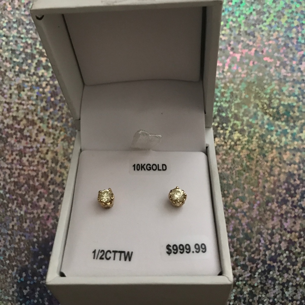 1/2 carat 10kgold studs