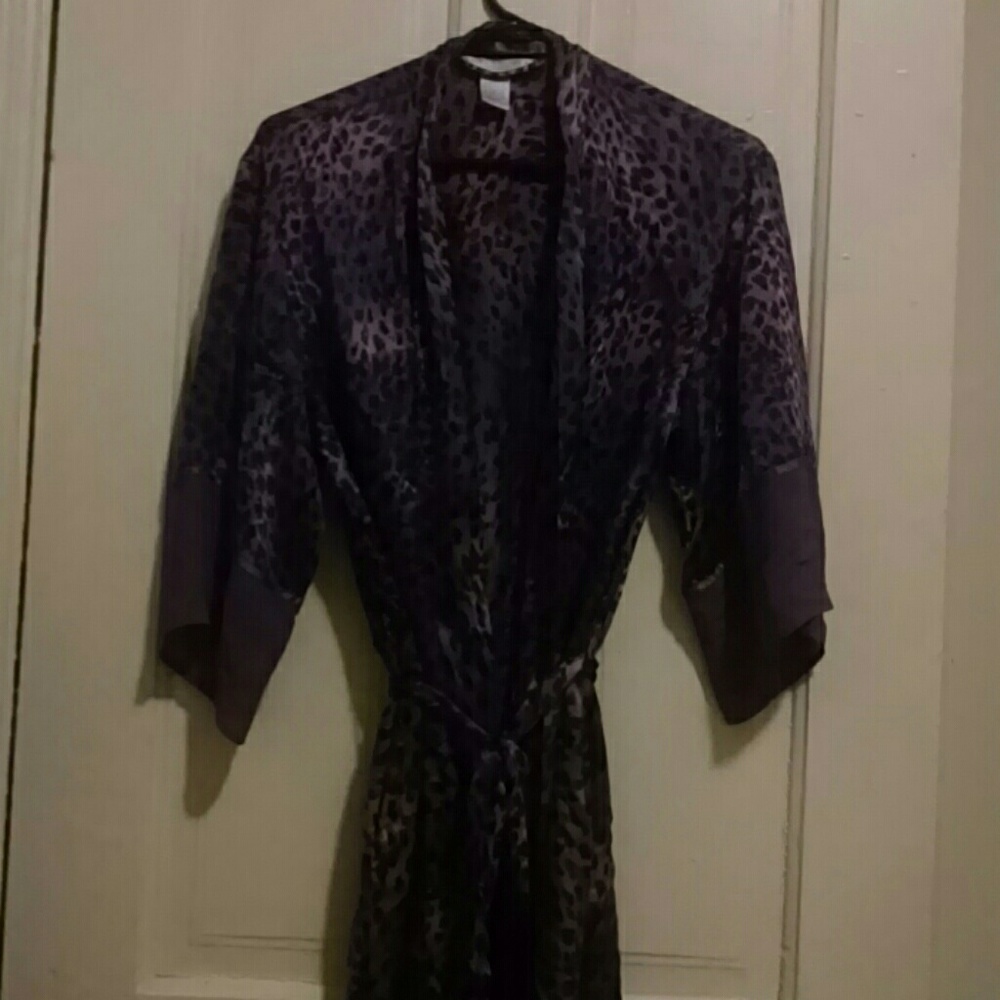 August silk intimates robe