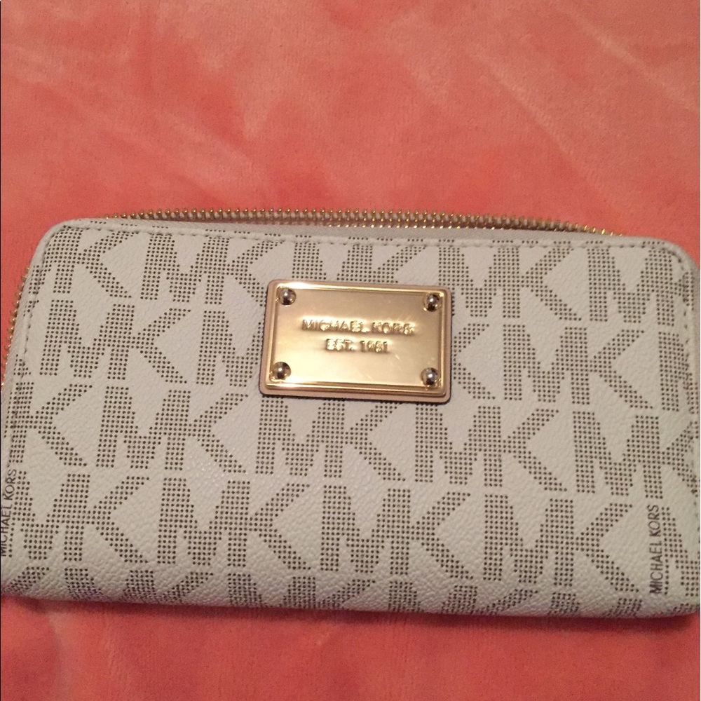 Michael Kors Wallet- Vanilla