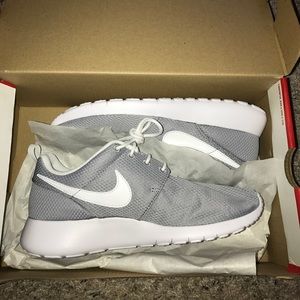 New Gray/White Nike Roshes