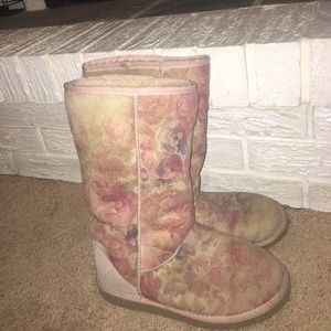 Ugg boots with beautiful rose print