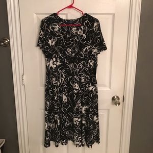 Chaps Black/Colonial Cape Dress