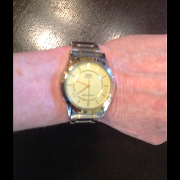 AA Quartz watch! Unisex? main image 4