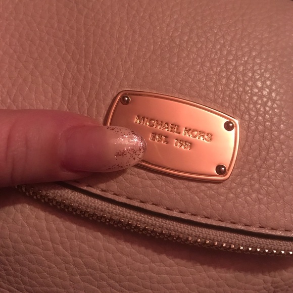 Michael Kors cross body bag. - Picture 2 of 4