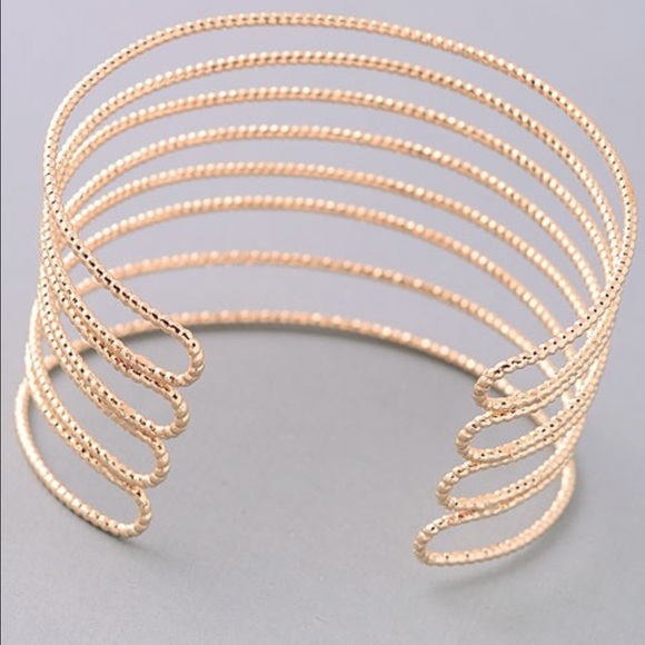 💣NEW💣GOLD Bracelet - Picture 2 of 2