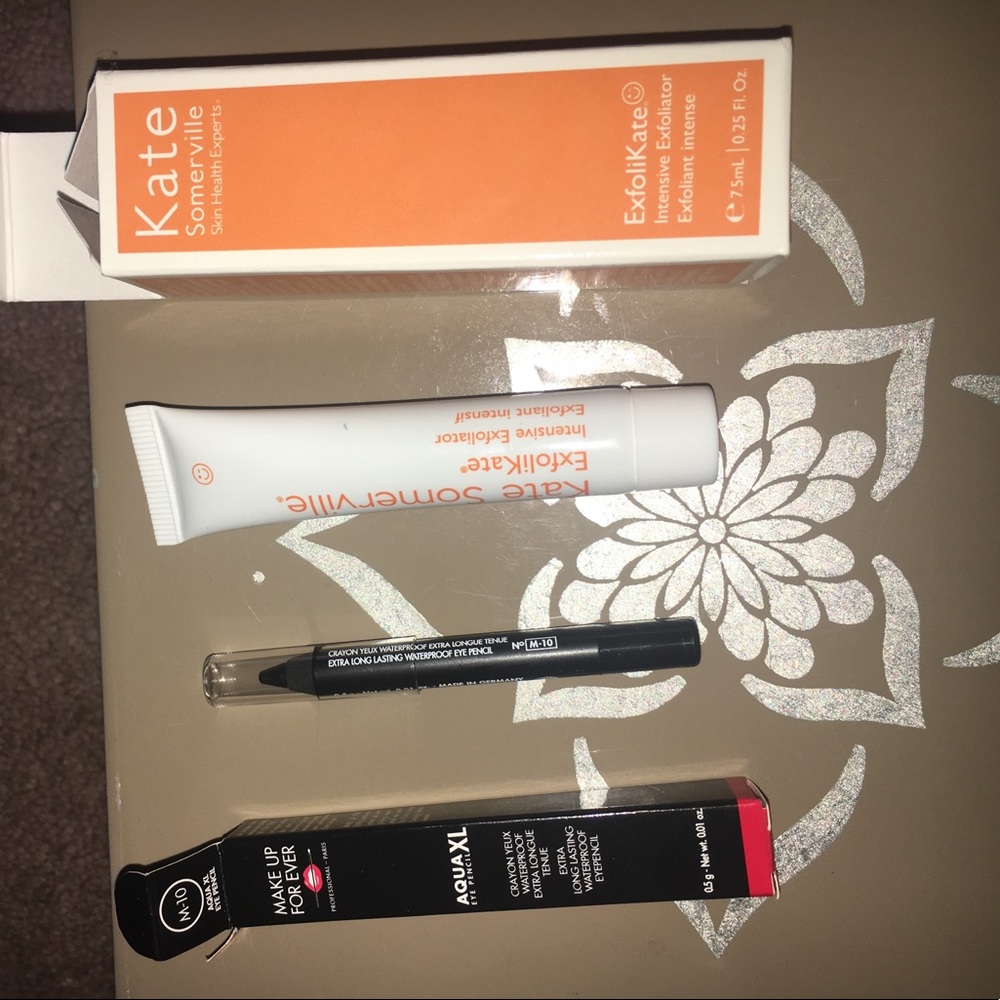 Makeup bundle - Picture 3 of 3