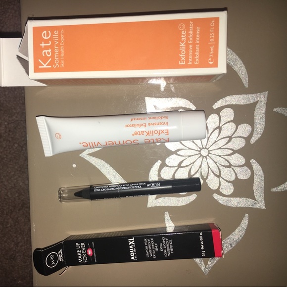 Makeup bundle - Picture 3 of 3