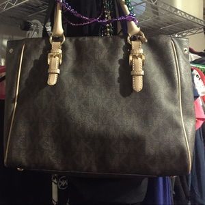 Brown Michael Kors Pocketbook. Like New!