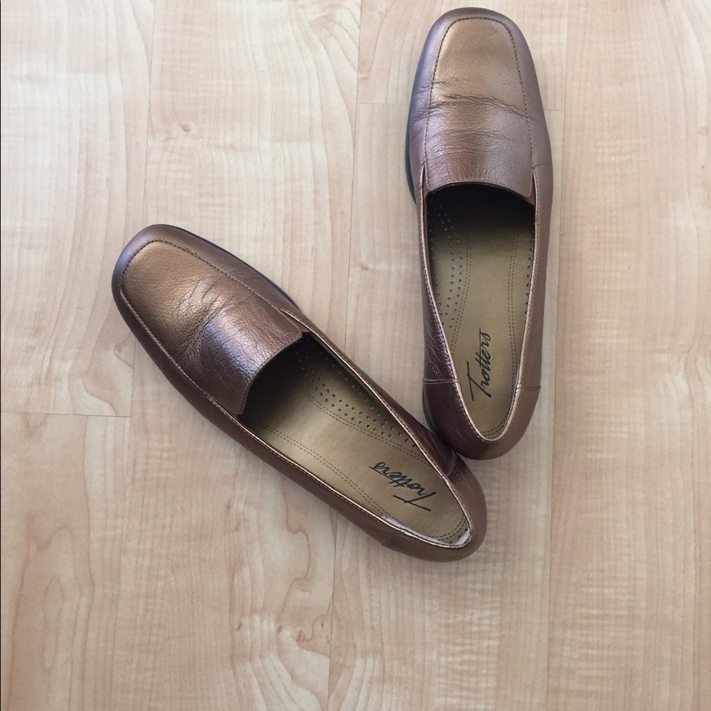 Trotters gold flats size 10N