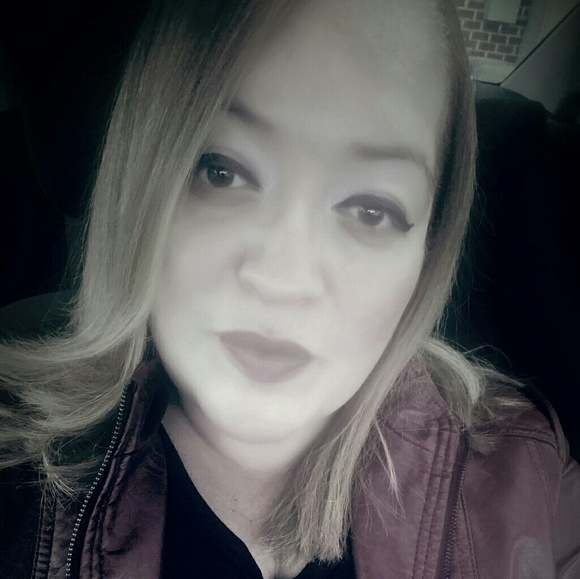 Meet your Posher, Julissa - Picture 1 of 1