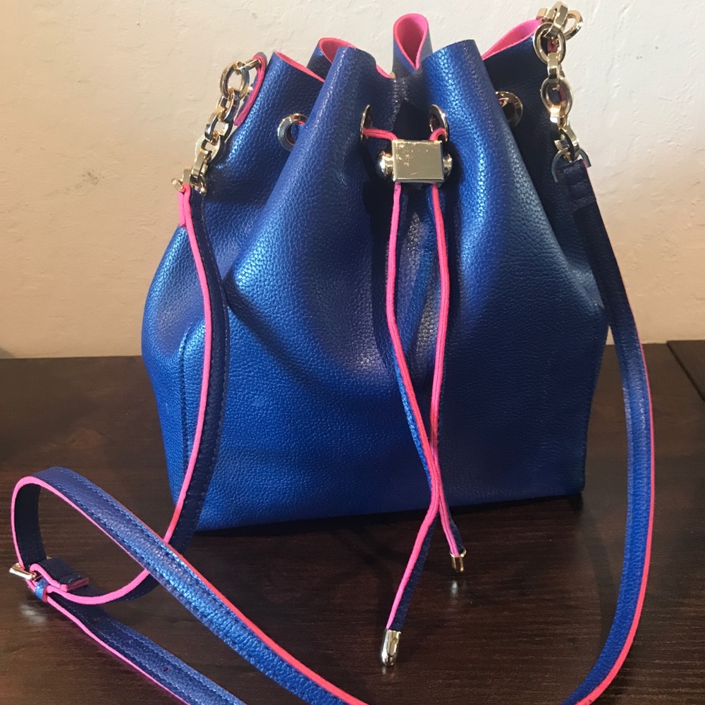 Two Tones Bucket Bag - image 1