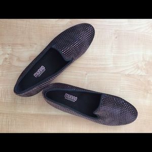 Munro velvety copper flat sz 10N