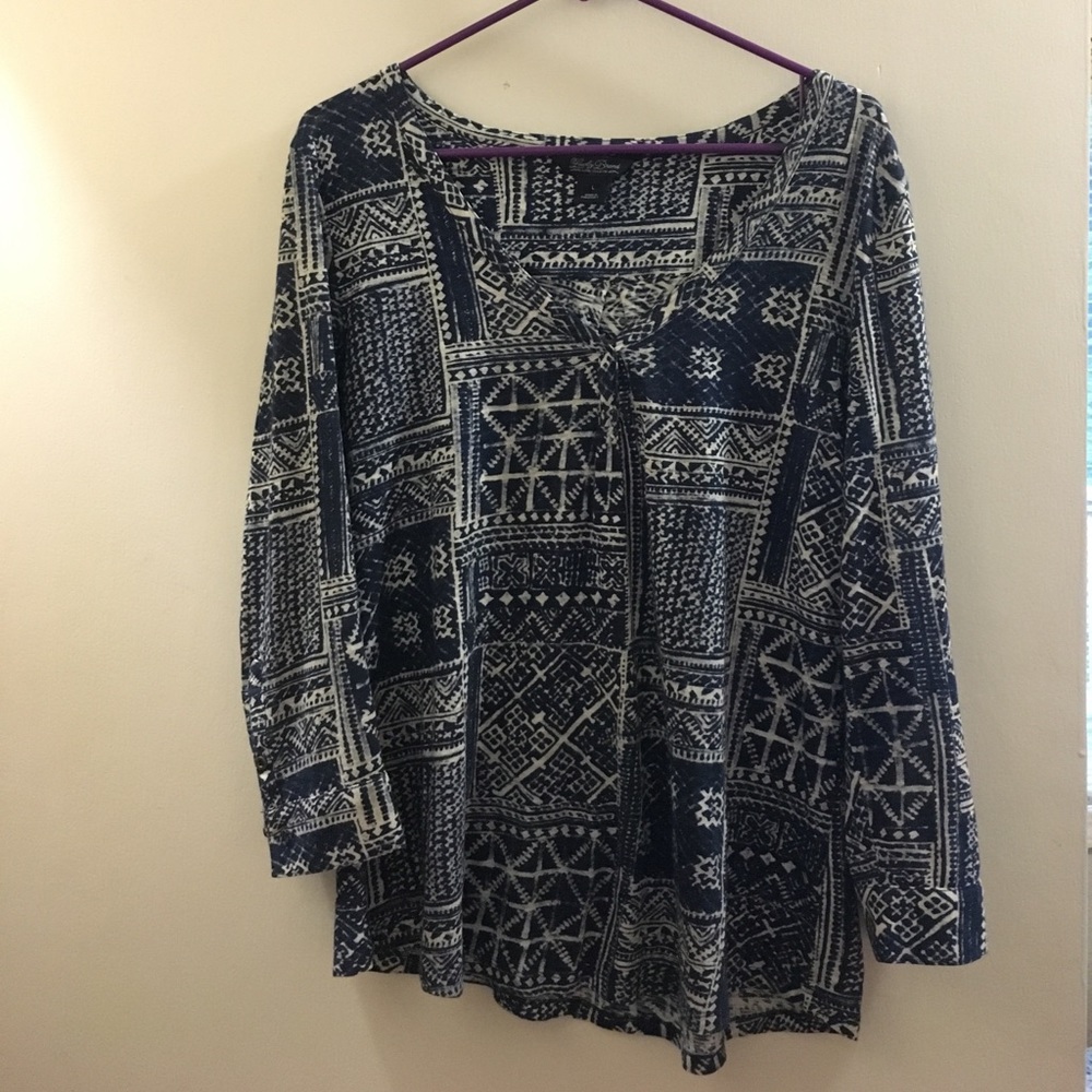 Lucky long-sleeved v-neck