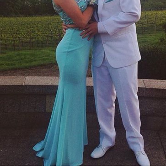 NEED GONE! Prom dress! - Picture 3 of 3