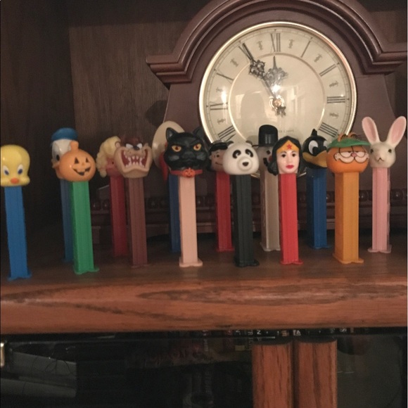 Assorted pez candy dispensers lot - Picture 7 of 8