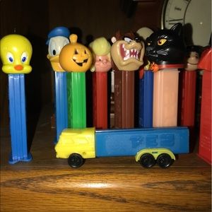 Assorted pez candy dispensers lot