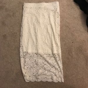 NWOT white lace bodycon skirt - forever 21