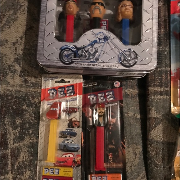 Assorted pez candy dispensers lot - Picture 4 of 5