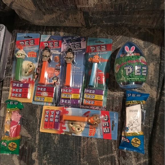 Assorted pez candy dispensers lot - Picture 5 of 5
