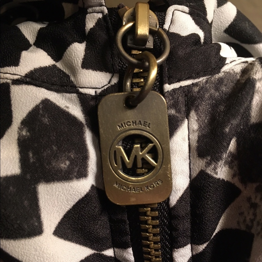 Michael Kors Shirt 💕 HOST PICK 💕 - Picture 5 of 5