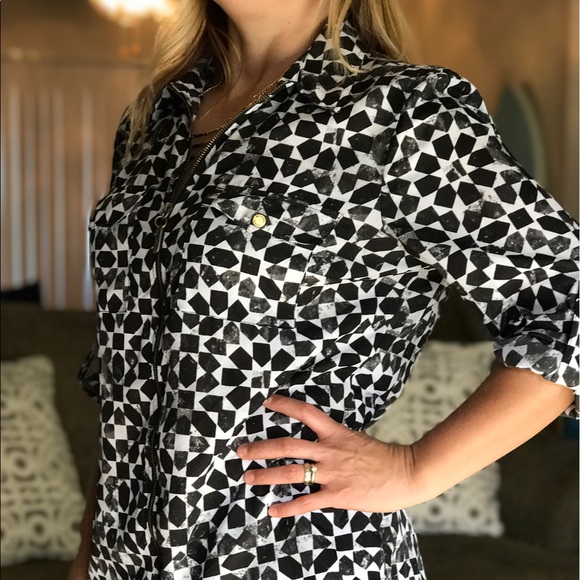 Michael Kors Shirt 💕 HOST PICK 💕 - Picture 3 of 5