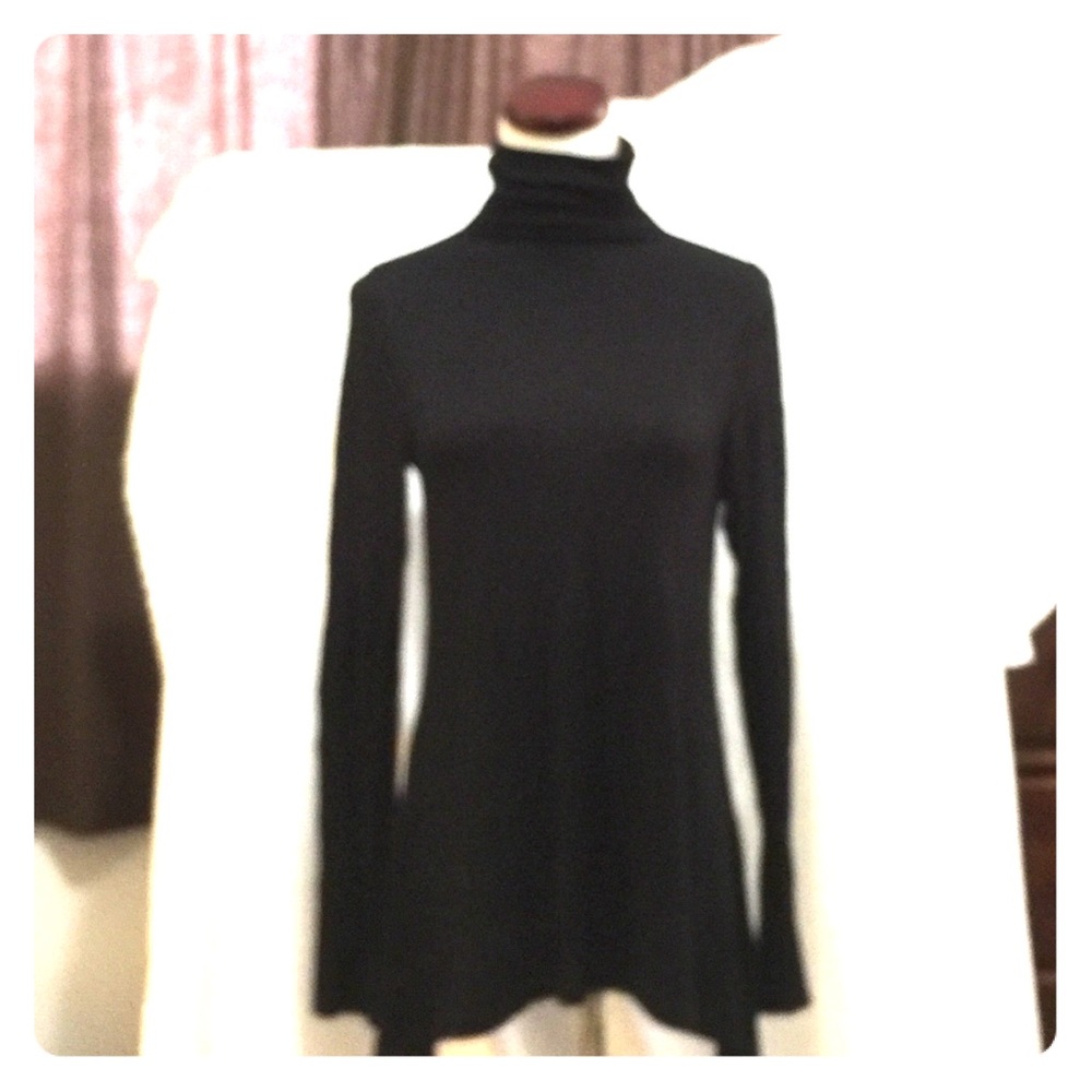Asymmetrical turtle neck long sleeve
