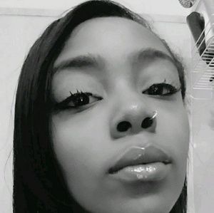 Meet your Posher, Traci