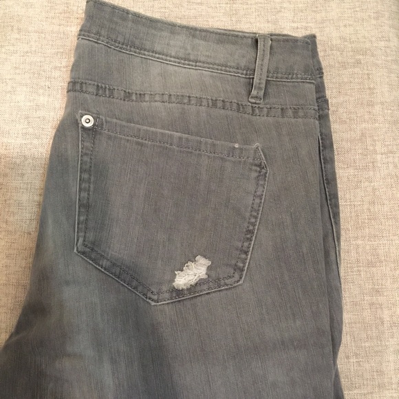 distressed denim jeans - Picture 2 of 6