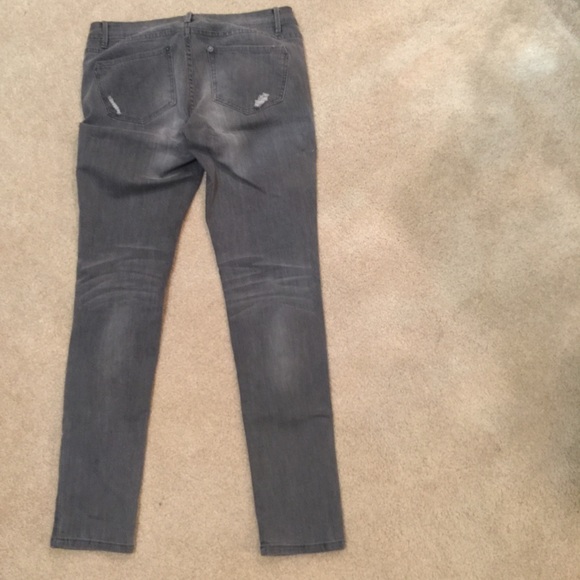 distressed denim jeans - Picture 5 of 6