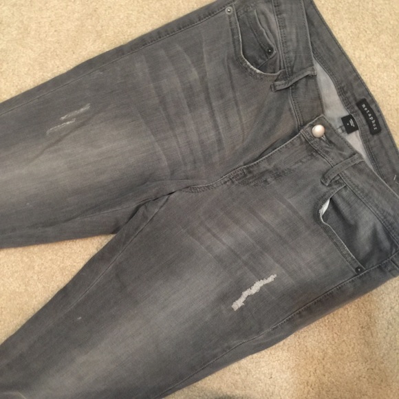 distressed denim jeans - Picture 6 of 6