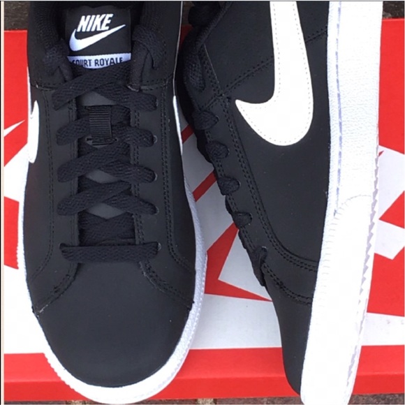 New Nike Women's Sneaker.❤️ - Picture 4 of 5