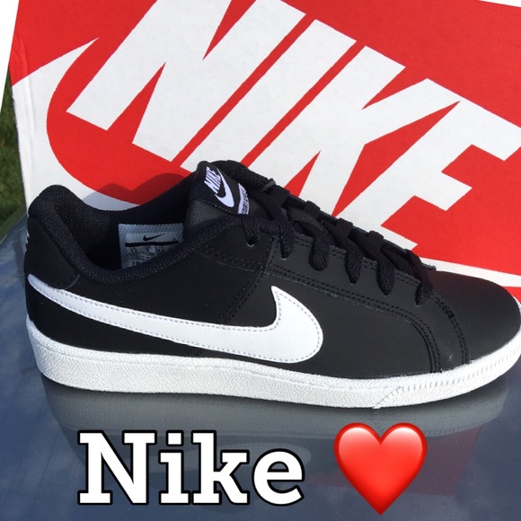 New Nike Women's Sneaker.❤️ - Picture 2 of 5