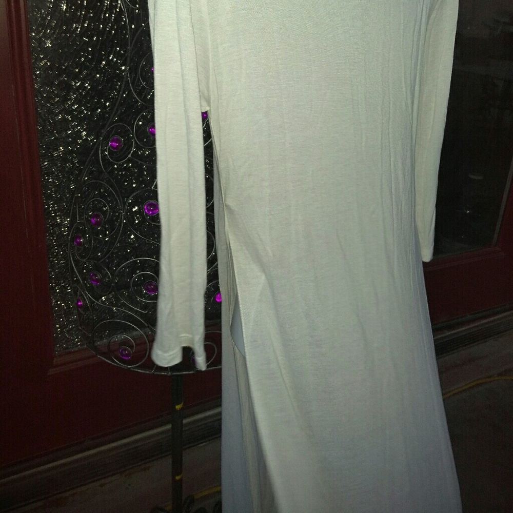 Guess - Picture 3 of 4
