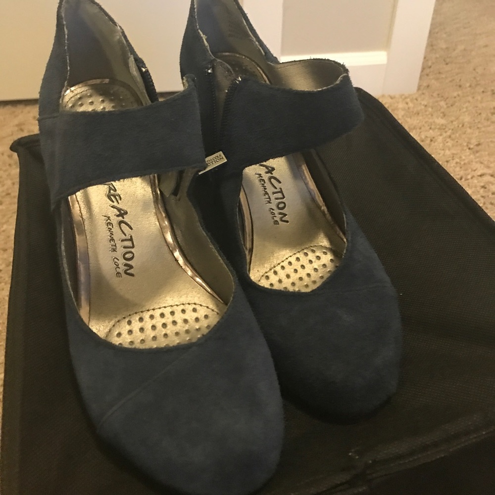 Navy pumps