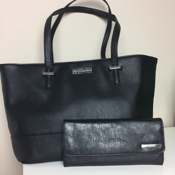 Kenneth Cole Reaction Handbags - Pre-Loved Kenneth Cole Purse
