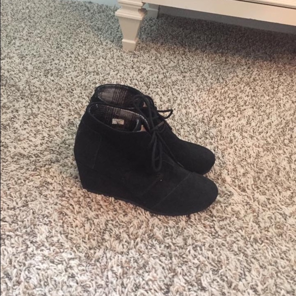 Black time desert wedges