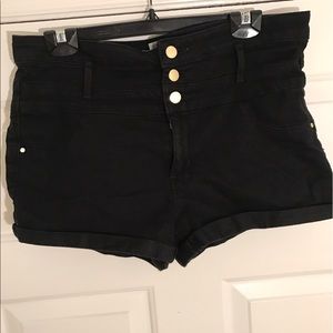 Highwaist black shorts