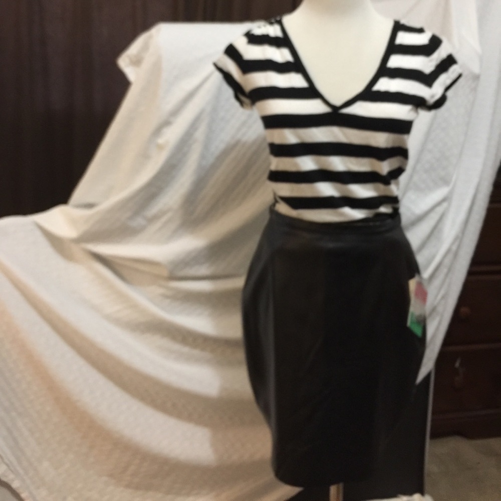 Leather black skirt - Picture 1 of 3