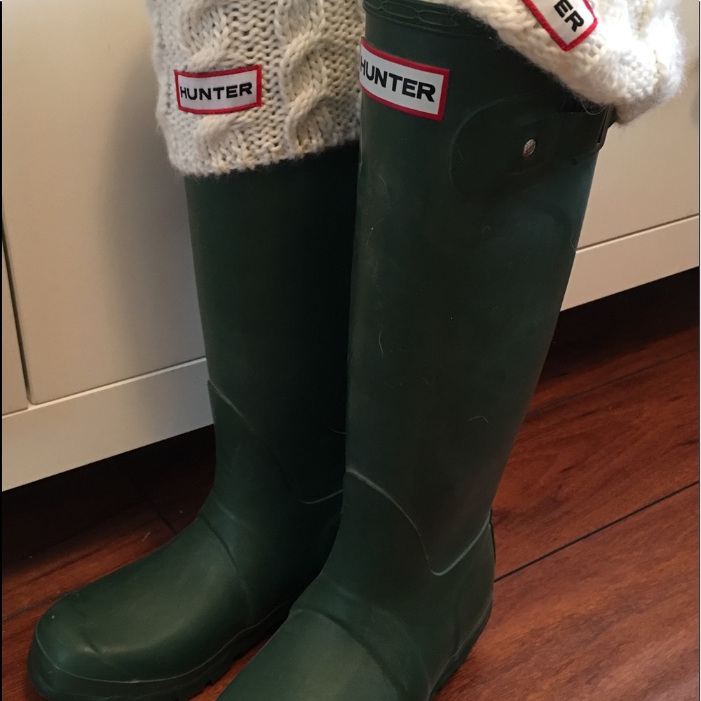 HUNTER women's rain boots size 4M/5F AND socks