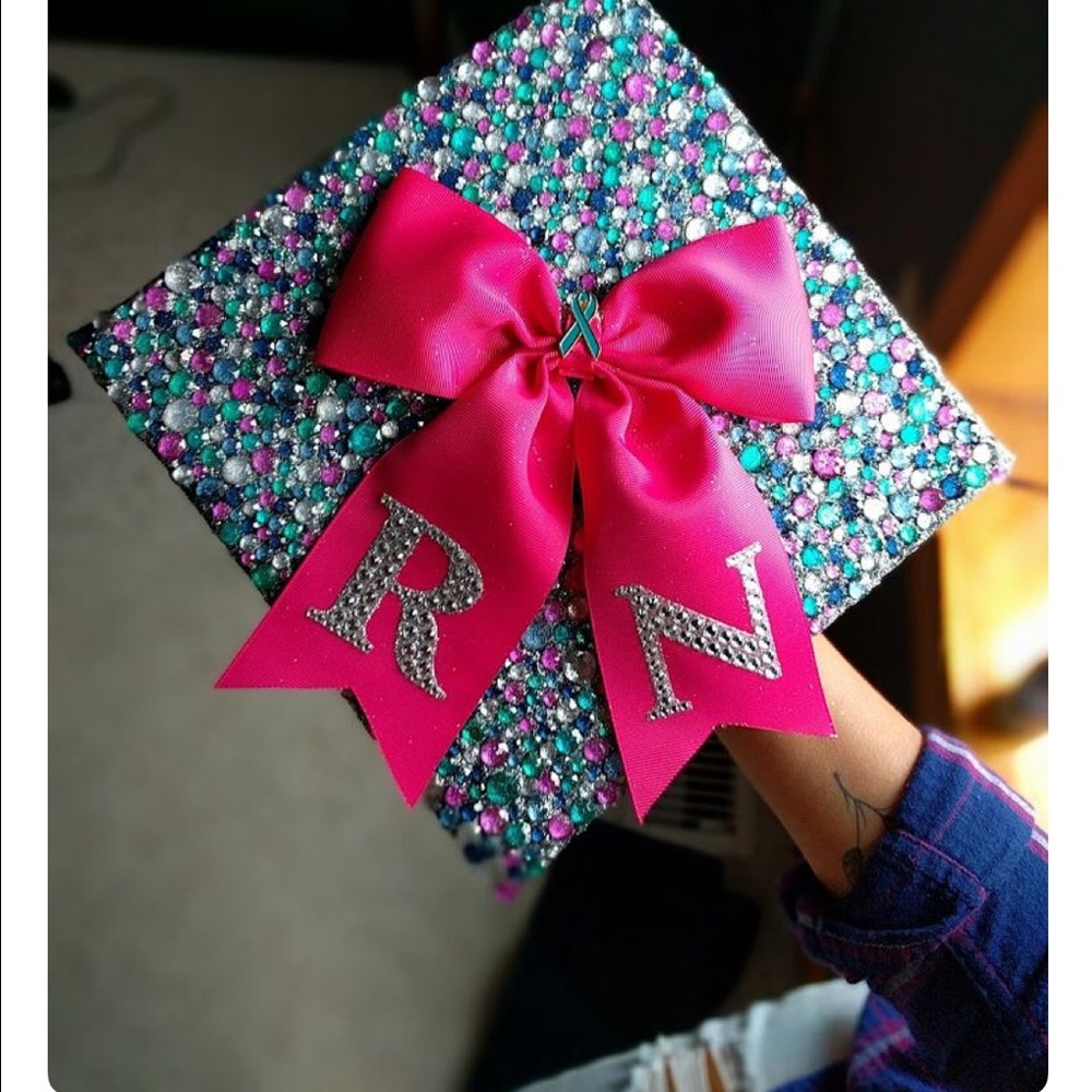 Does anyone make custom graduation caps 👀