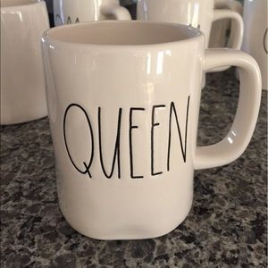 RAE DUNN QUEEN MUG