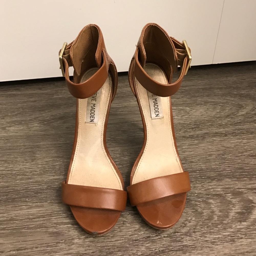 Steve Madden Brown Pumps
