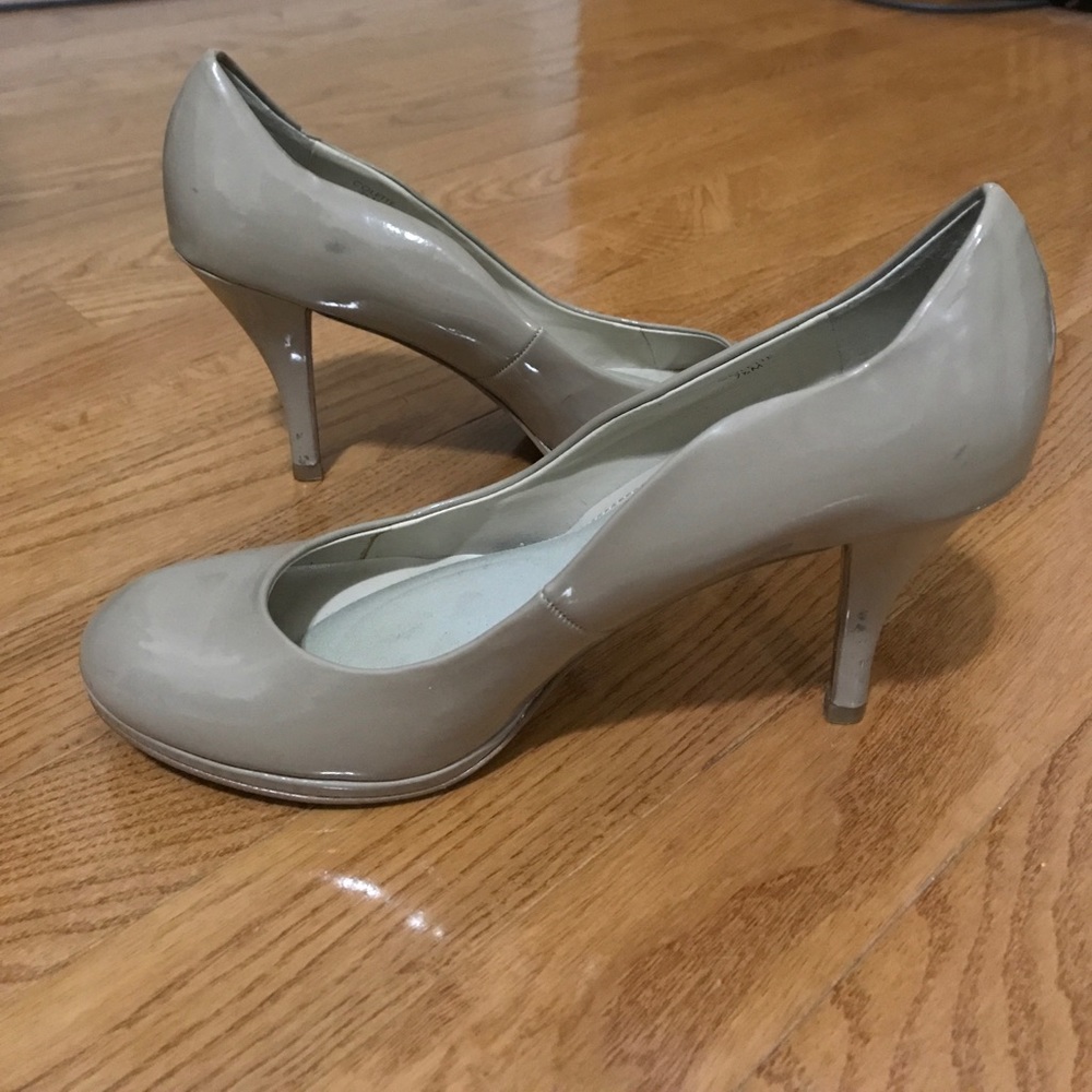 Nine West Nude patent leather heel