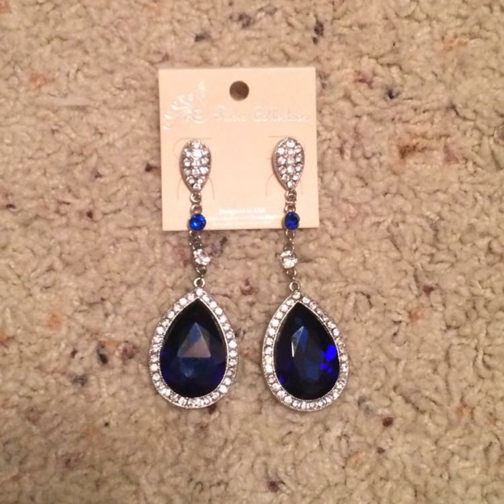 Gorgeous statement earrings!