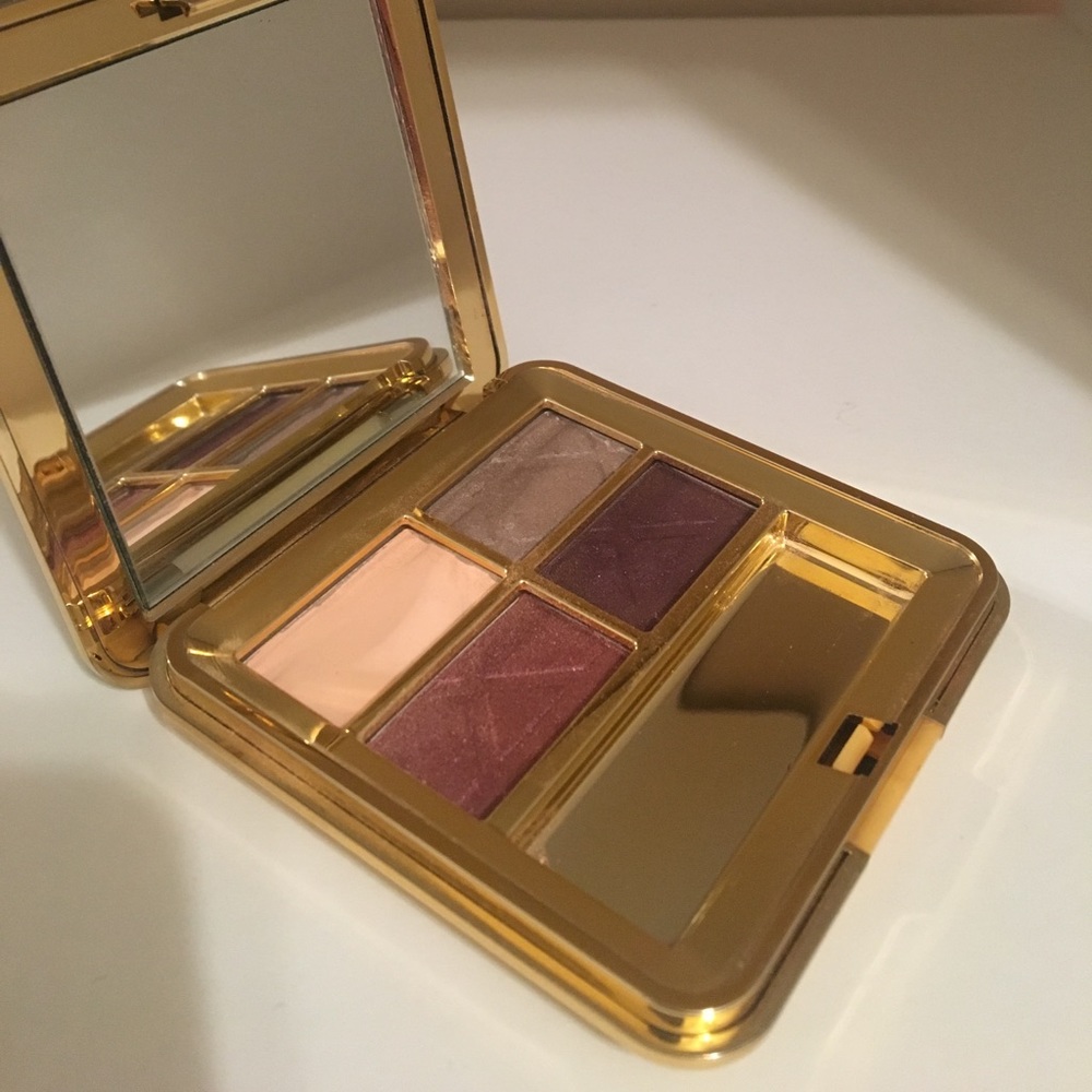 Estée Lauder eyeshadow quad in 18 Lavish Plum